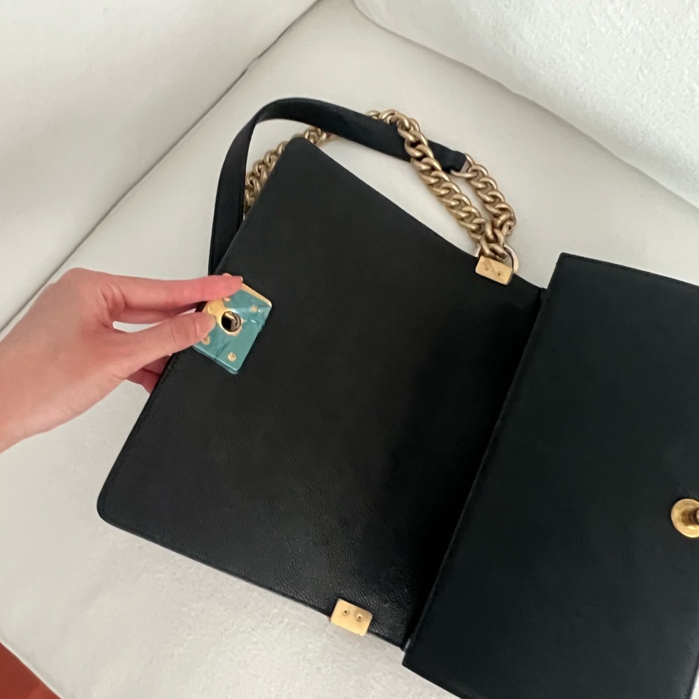 CHANEL Boy Bag in caviar (black, gold hardware) - Picture 4 of 5